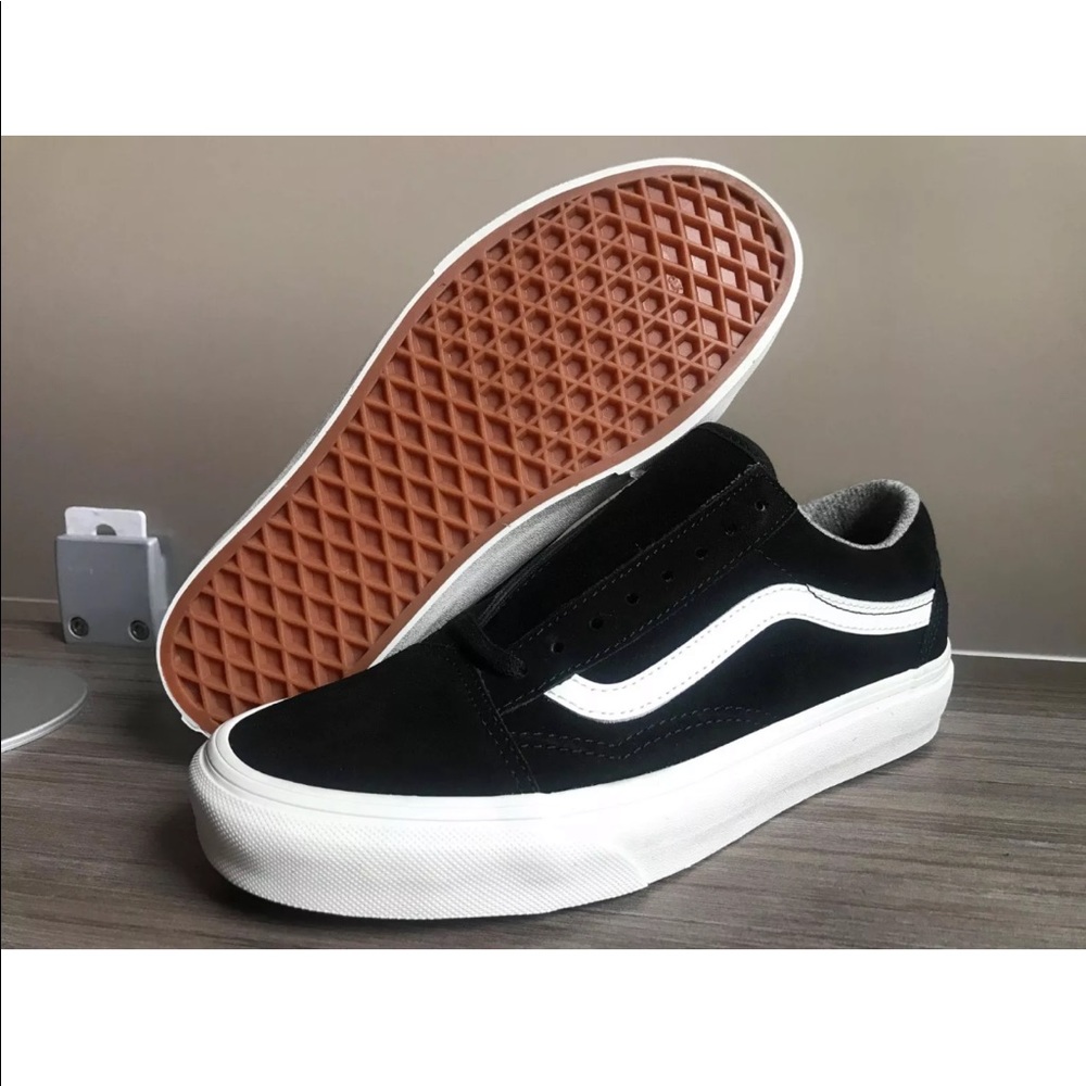 Vans Women’s Old Skool Varsity Suede Skate Shoes - Picture 6 of 8